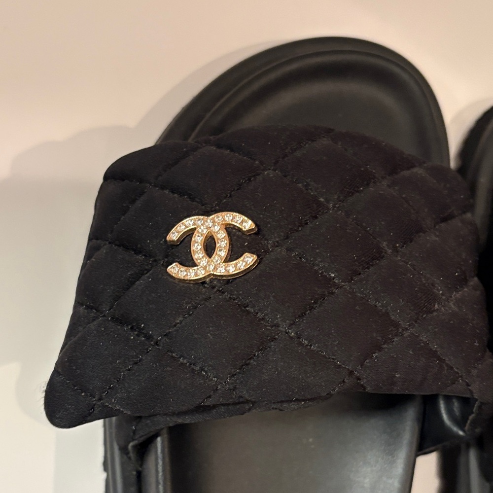 Chanel Black Quilted Sandals size 40 - Picture 2 of 6